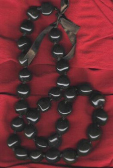 Kukui Nut: Brown lei