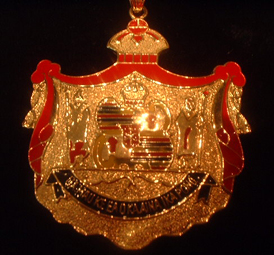 PENDANT: 14K Gold Hawaiian Coat of Arms